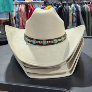 Chapeau de feutre beige semi-étroit