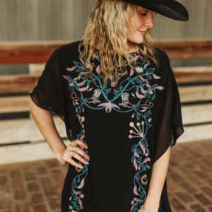 Tunique noire à broderies florales, doublée